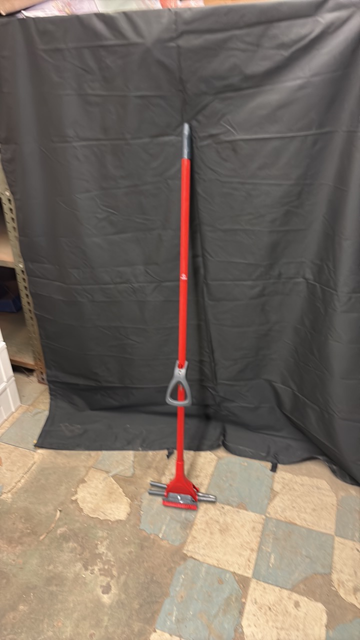Mop Handle, Red, Can Wring Out Mop With Trigger on Handle
