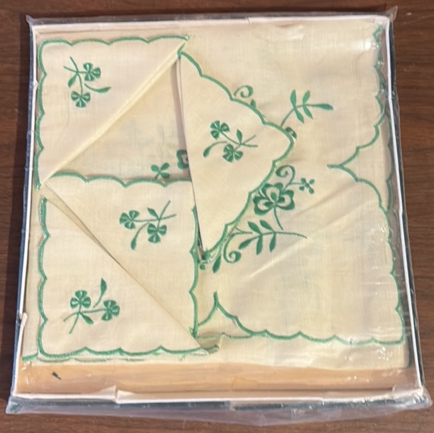 Vintage Tablecloth and Napkin Set