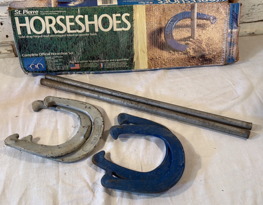 Horseshoe Set in Box