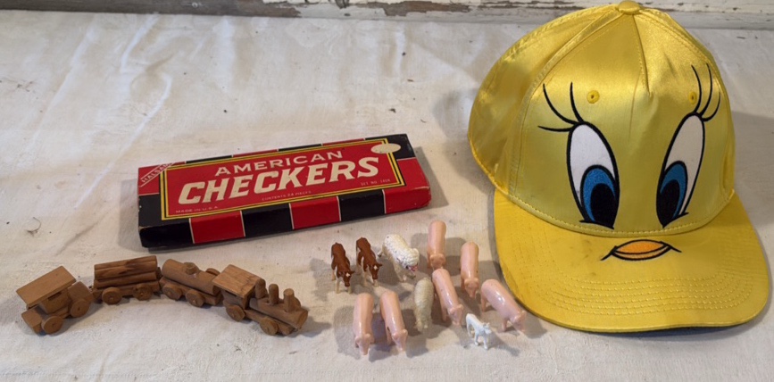 Tweety Cap, American Checkers, Wood Train, Farm Animals
