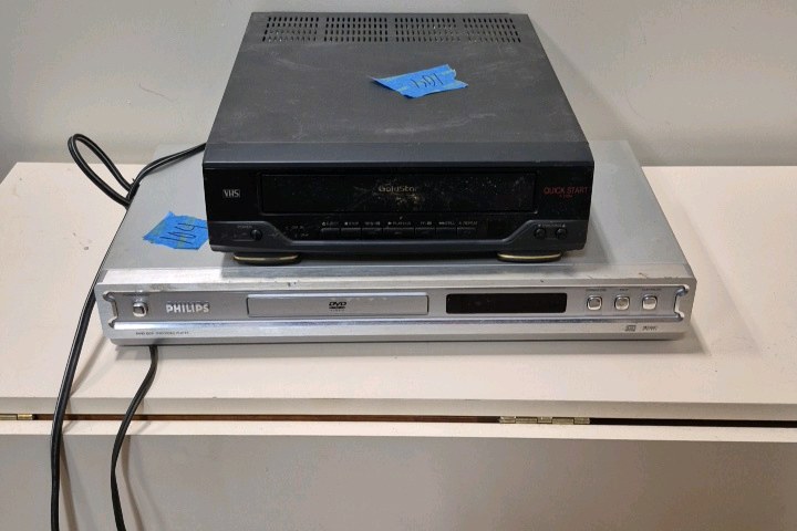 vcr and dvd player