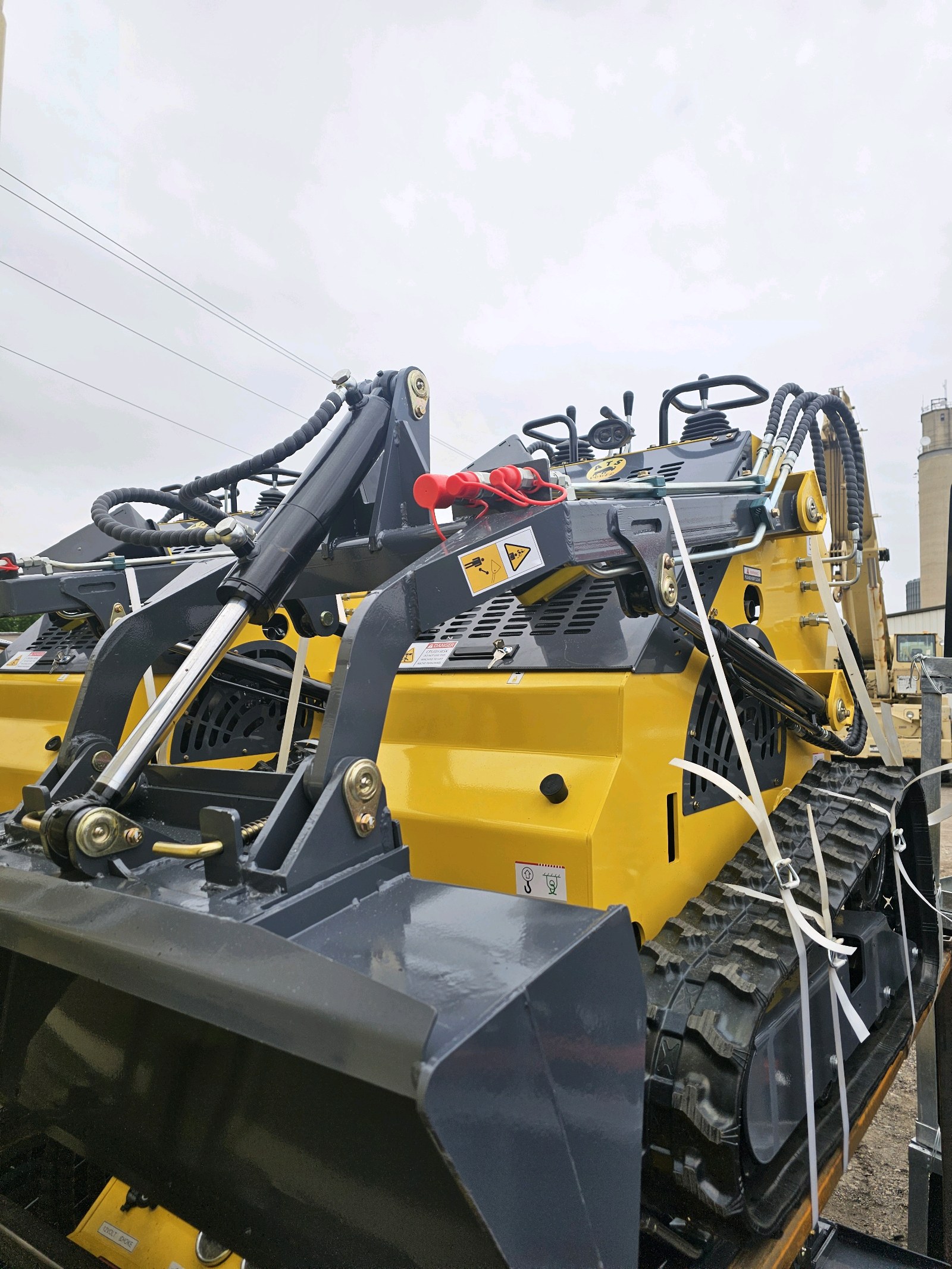 Unused 2026 LANDHERO Mini Skid Steer Loader T460