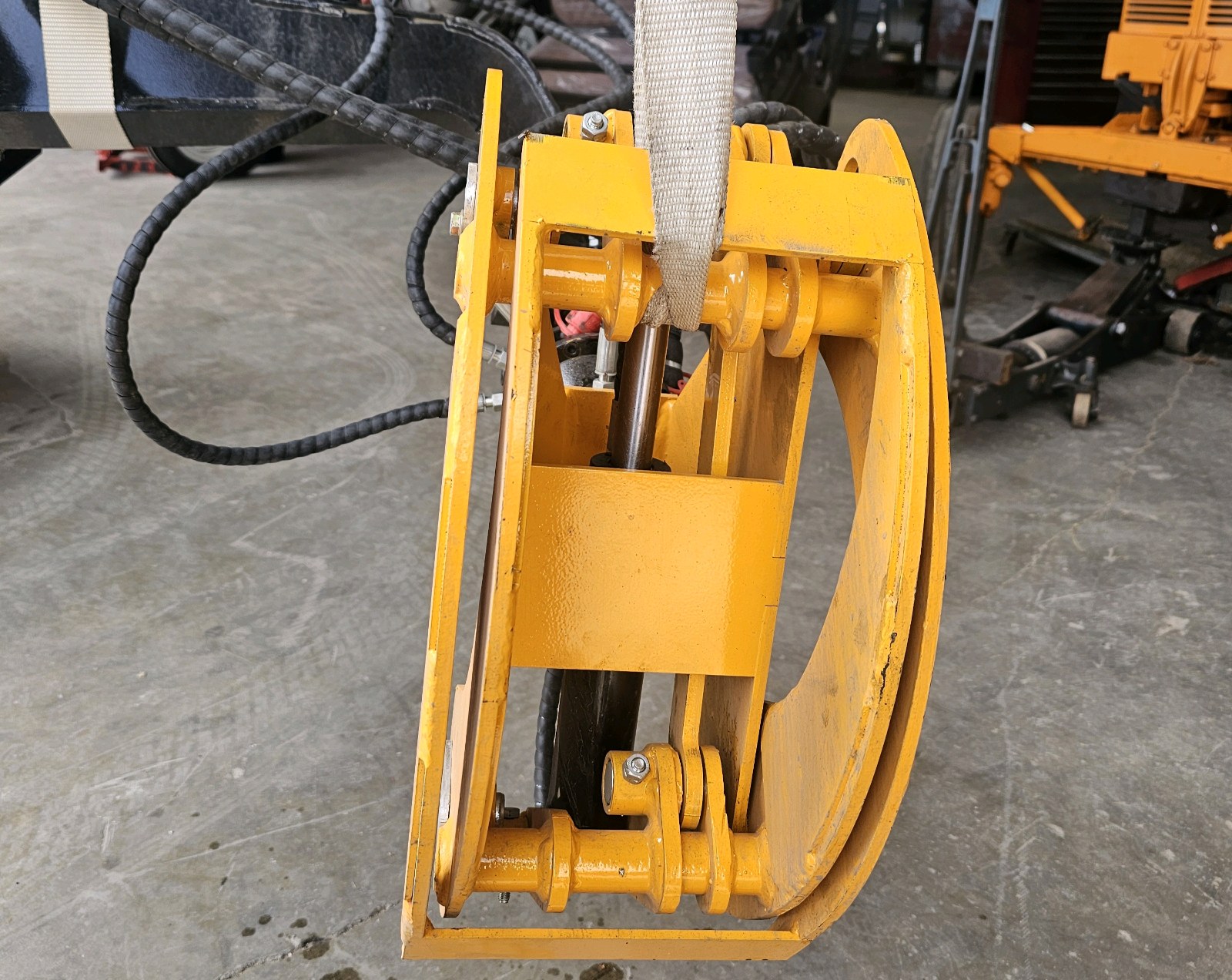 Unused 2026 FUTURE Mini Skid Steer Rotating Gripper FT-MRG69