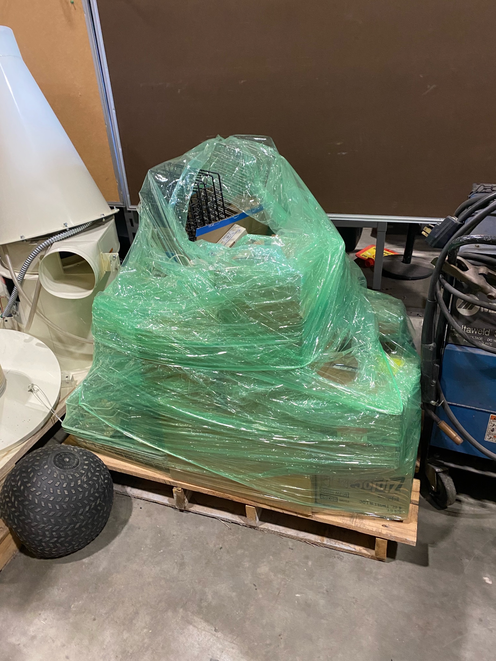 Pallet of Misc. Items (612184) No InventoryUnknown