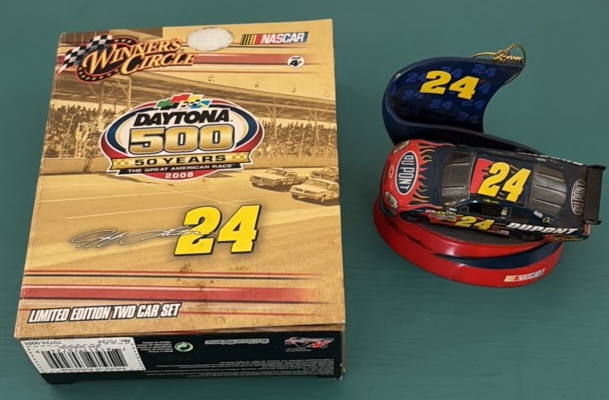 164 Scale Two Car Set of Jeff Gordon and Ornament
