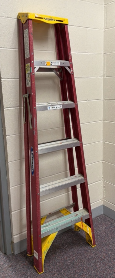 Warner ladder 6 foot 225 pound capacity