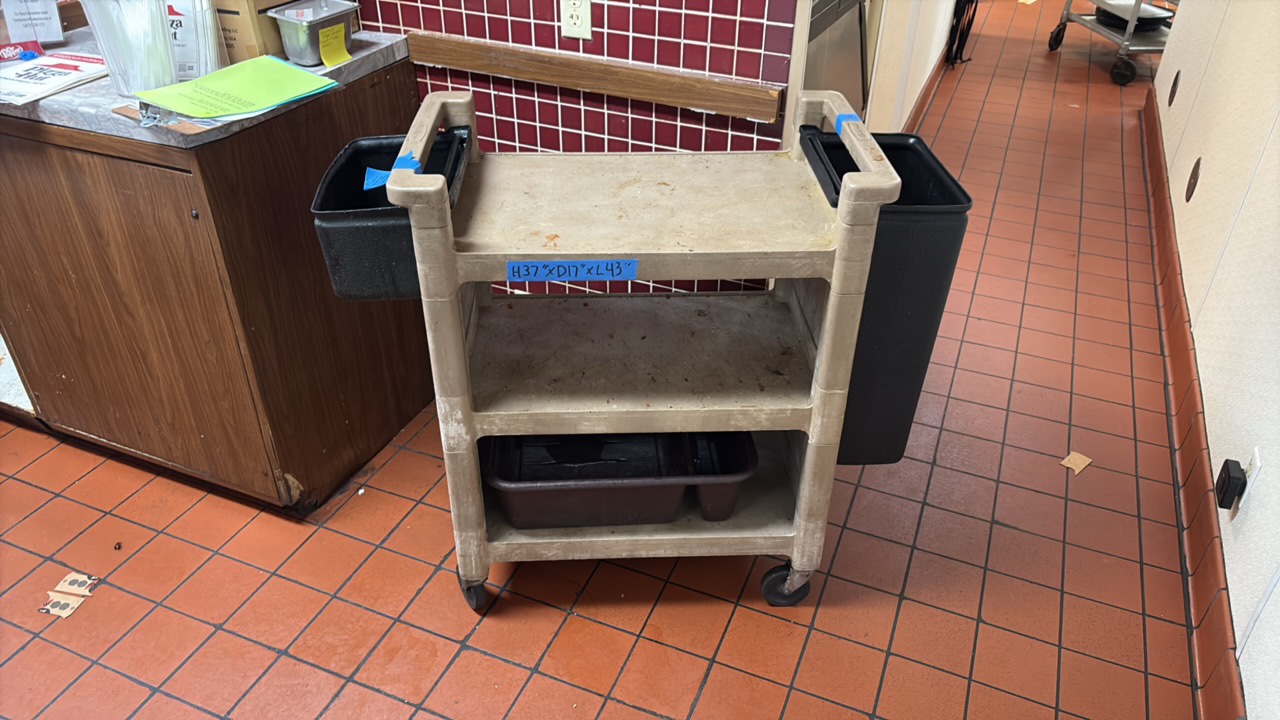 Rubbermaid Industrial Rolling Cart