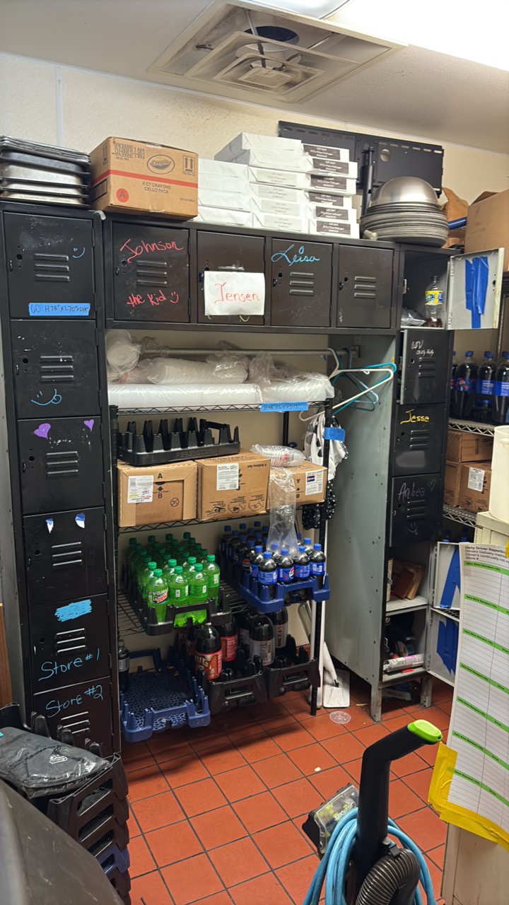 16-Person lockers
