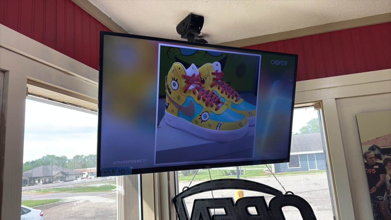 45 TCL Roku TV. Wall mount arm included