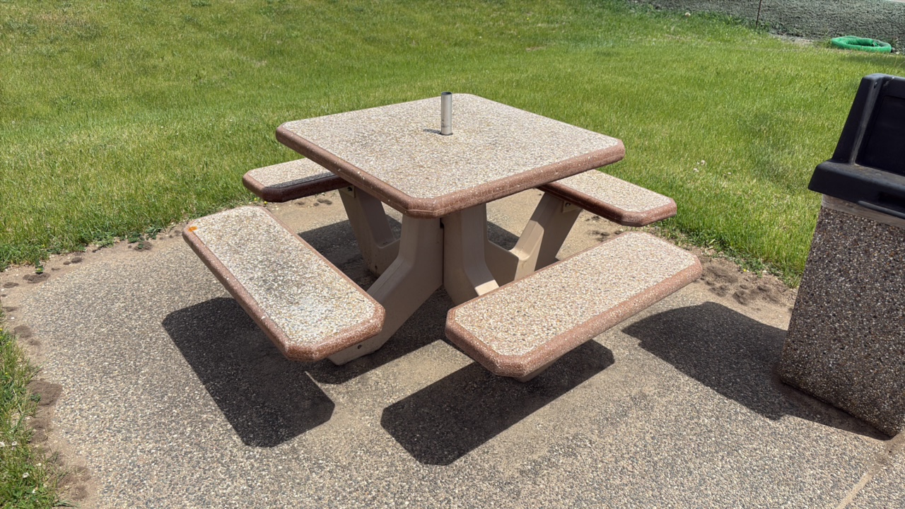 One-piece 4-bench Pebble Patio Table