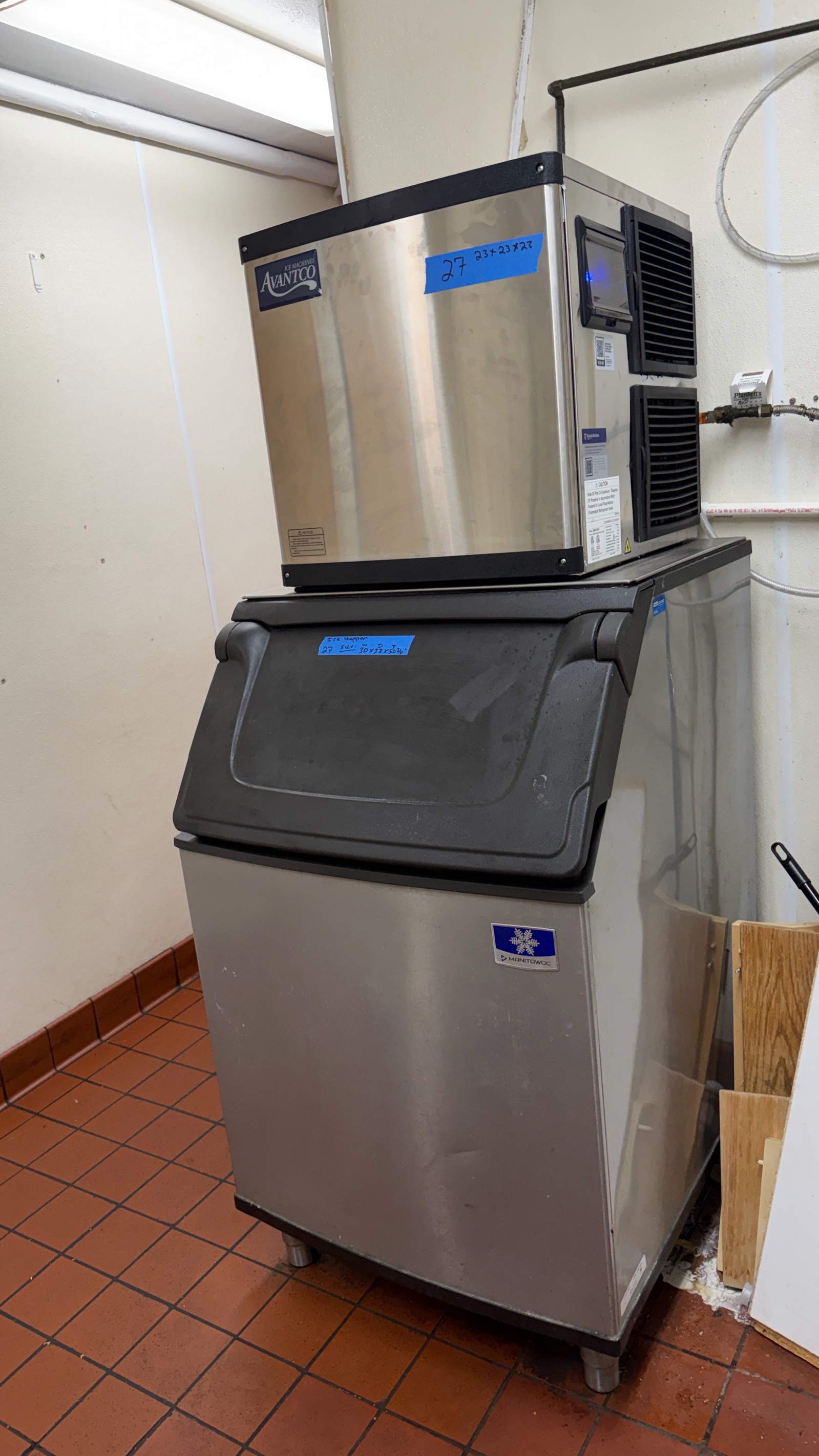 Avantco Ice Machine Head W a Manitowok Hopper
