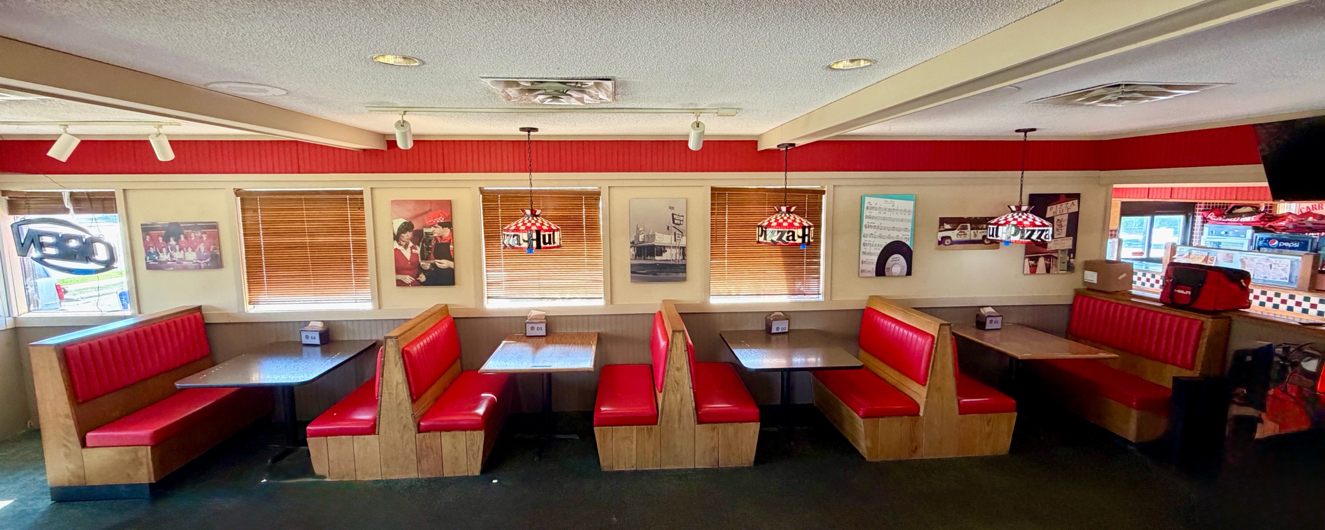 4 Tables & 3 Double-back & 2 Single Booth seating