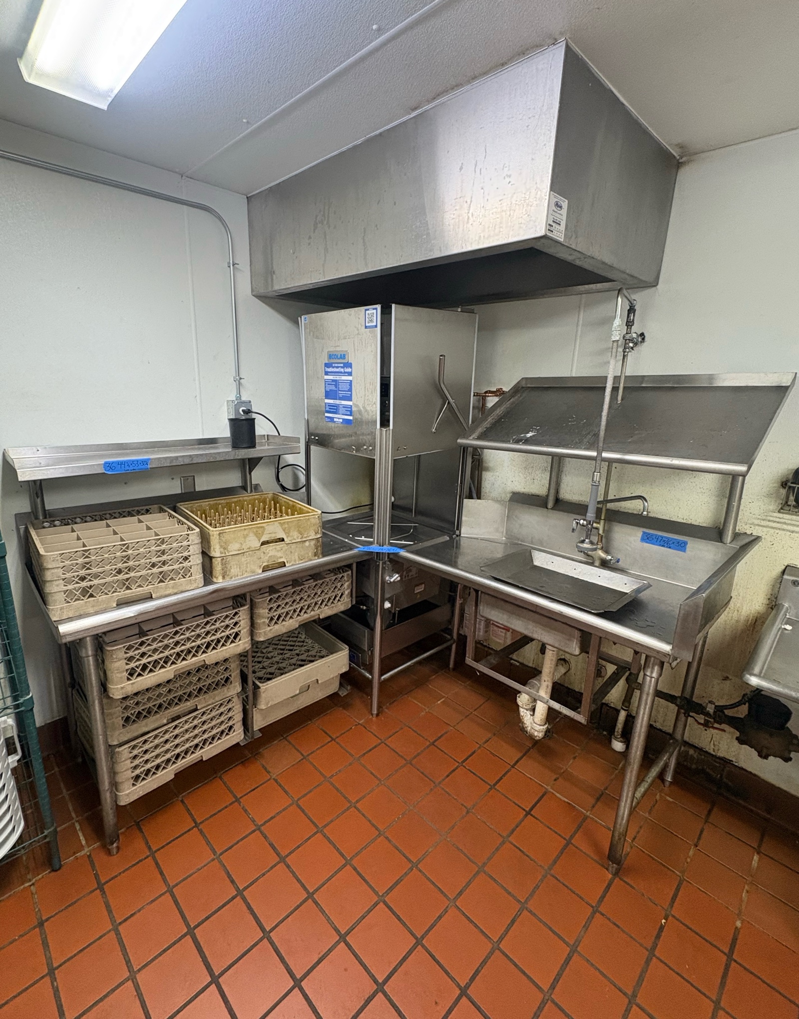 Left side stainless steel drain board right-side sink