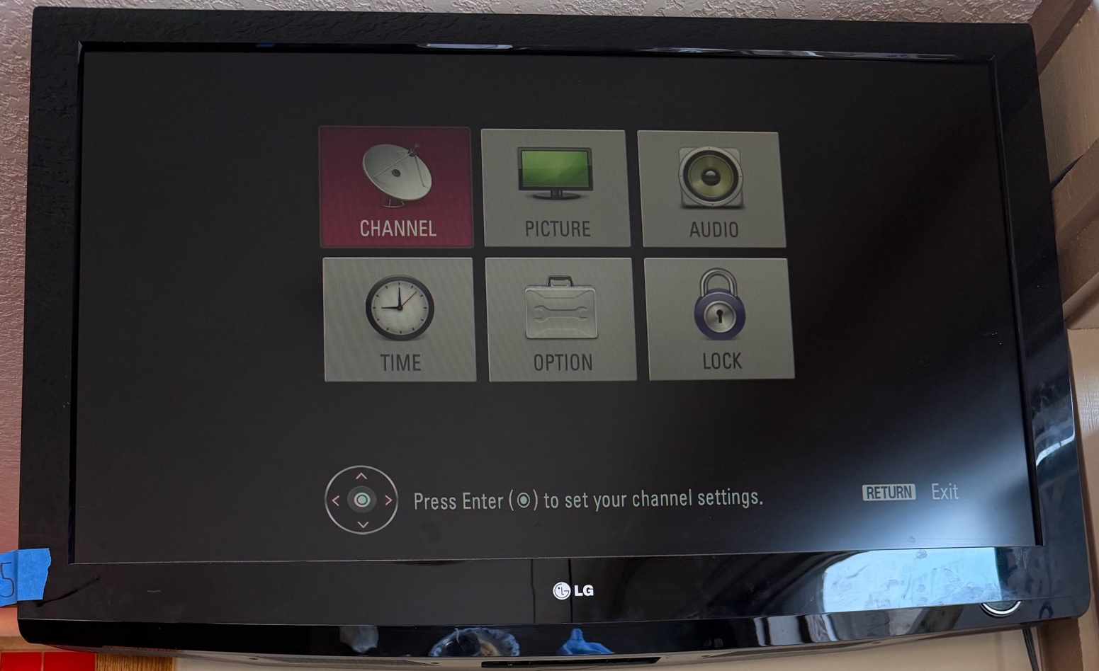 LG 42 flat panel TV with Tilt Flat Panel TV Mount