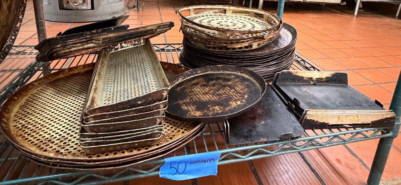 Perforated pizza disks, round and rectangle