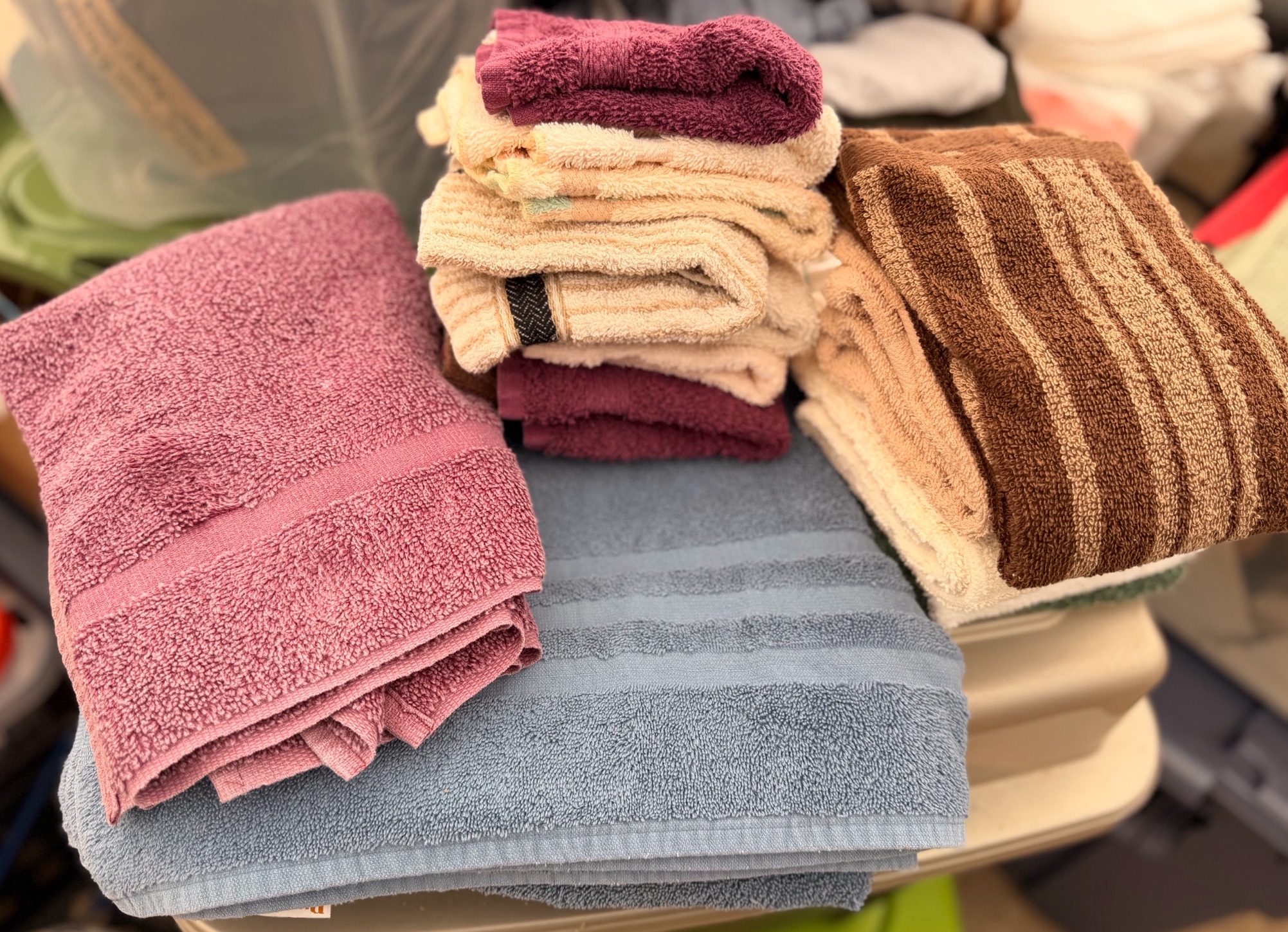 Large Towel Lot, Hand Towles & Body Towels