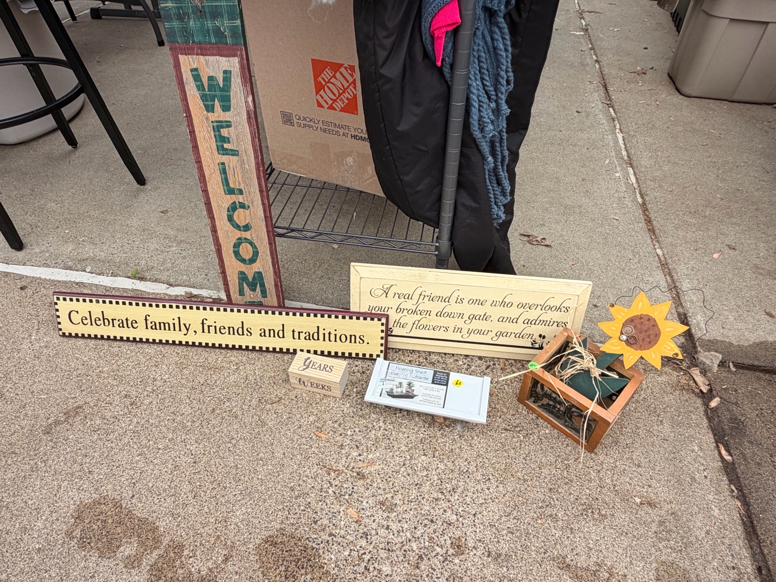 Lot of Home decor and signage - Sun Flower - Welcome sign and more