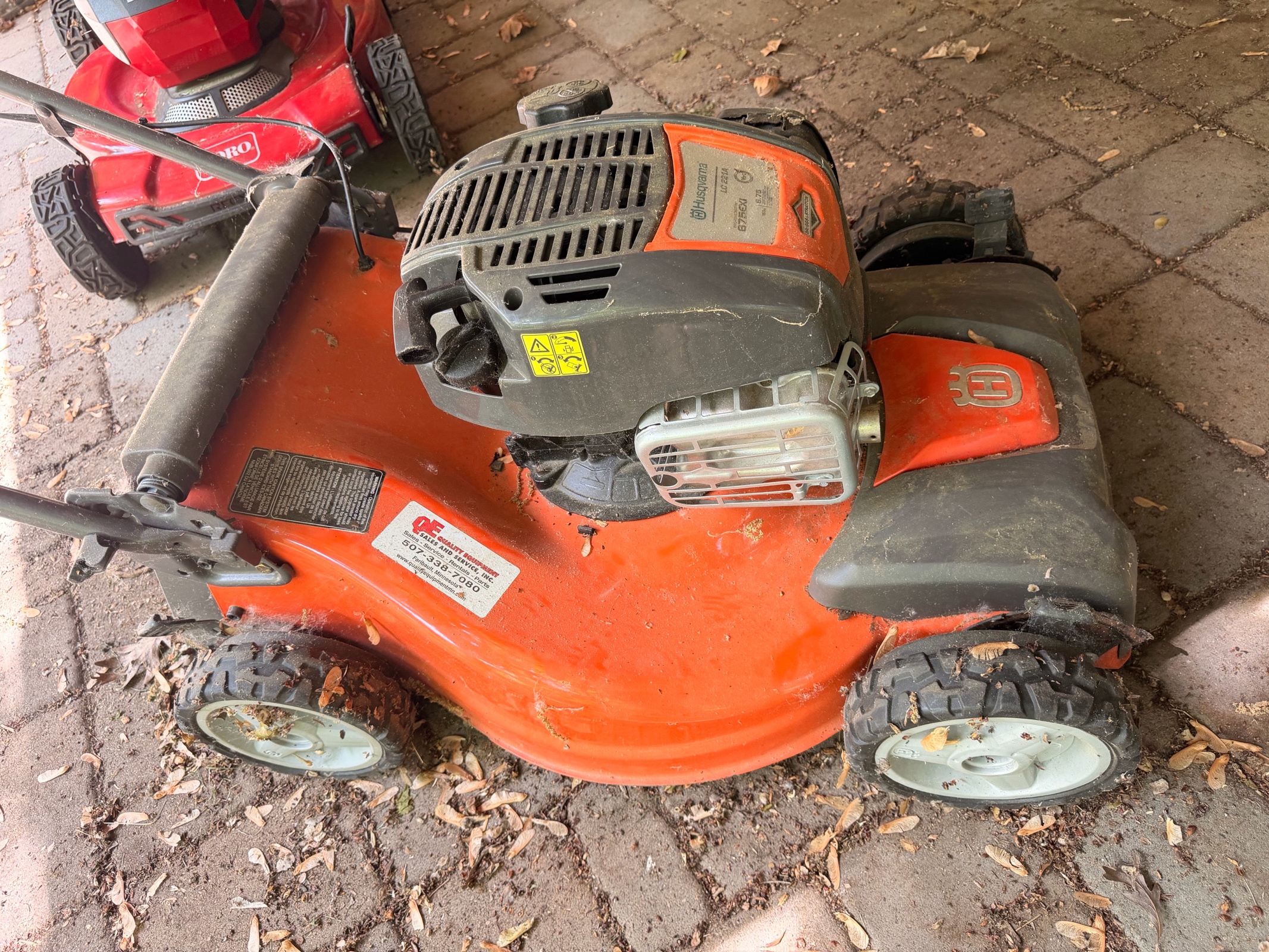 Husqvarna LC221A AWD Self-Propelled Lawn Mower w Bagger  Briggs & Stratton 675EXi