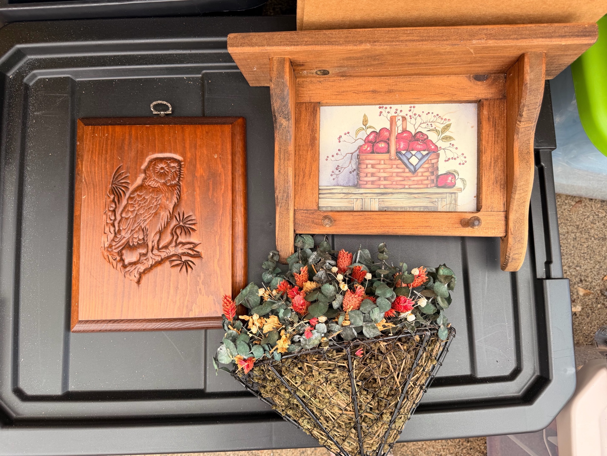 Home decor - Faux hanging flowers - Shelf & wood Owl Picute