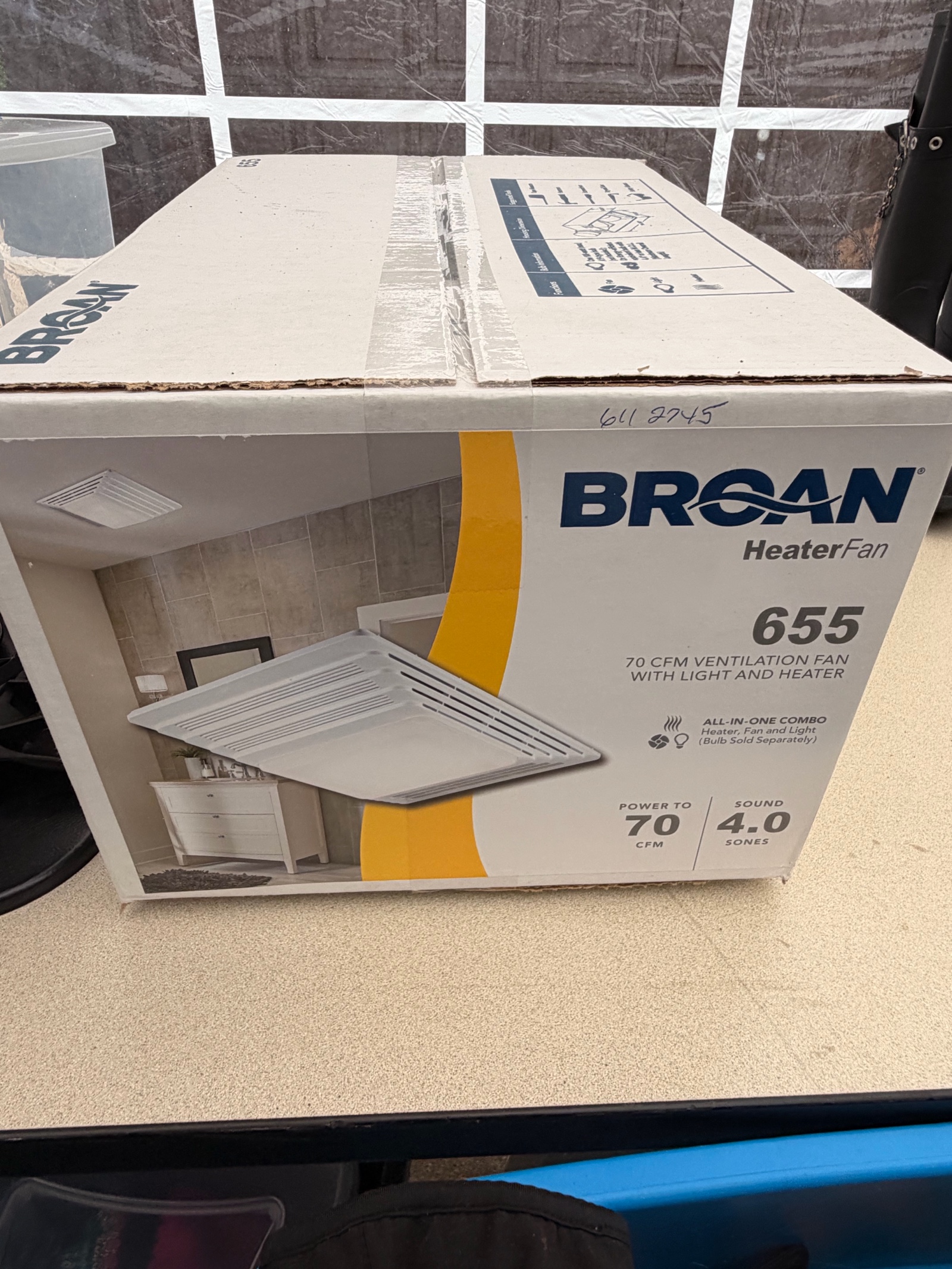NEW Broan 655 Bathroom Exhaust Fan w Light & Heater  70 CFM