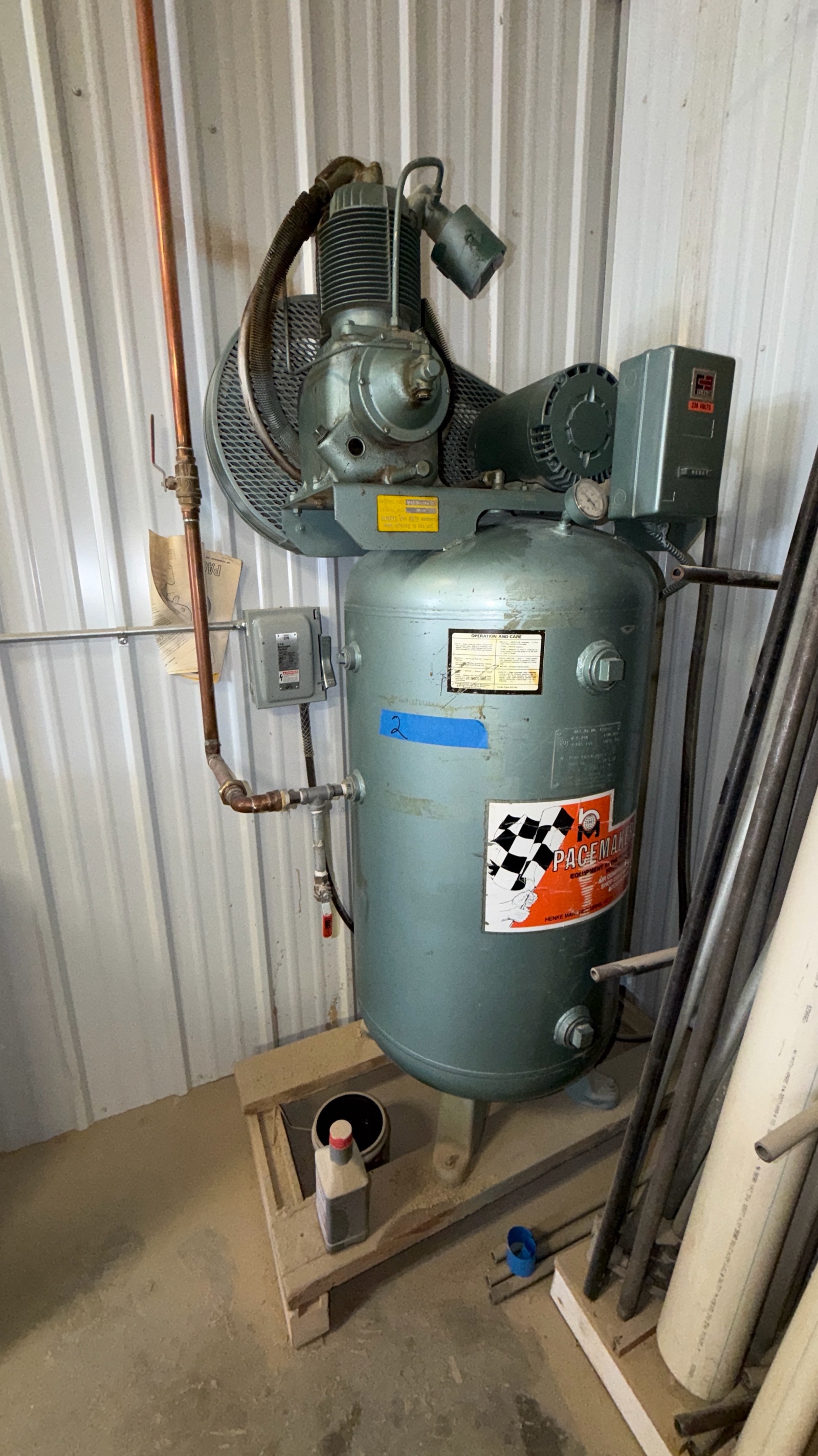HENKE Pacemaker industrial vertical air compressor